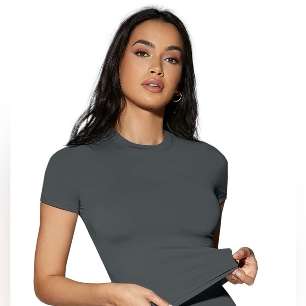 Dark gray skims fitted short sleeve tee size M